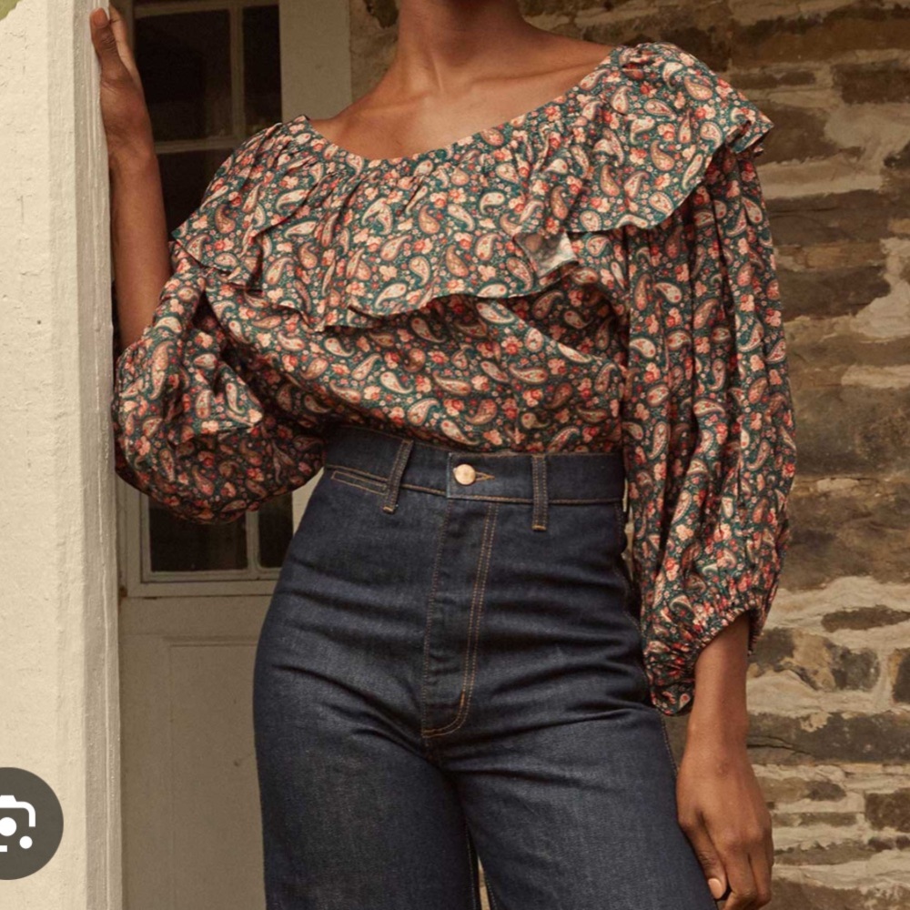 Doen Floral Paisley Ruffle Off-Shoulder Blouse in Green and Coral